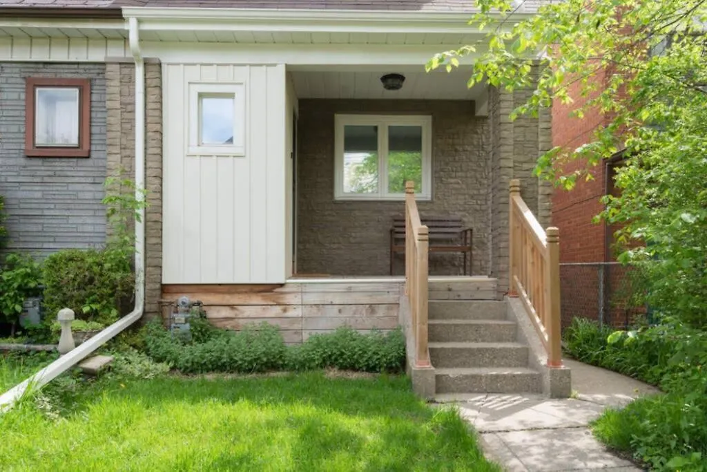 ホームステイ Spacious Room With Ensuite Bathroom Near Subway, Koreatown & Uoft トロント カナダ